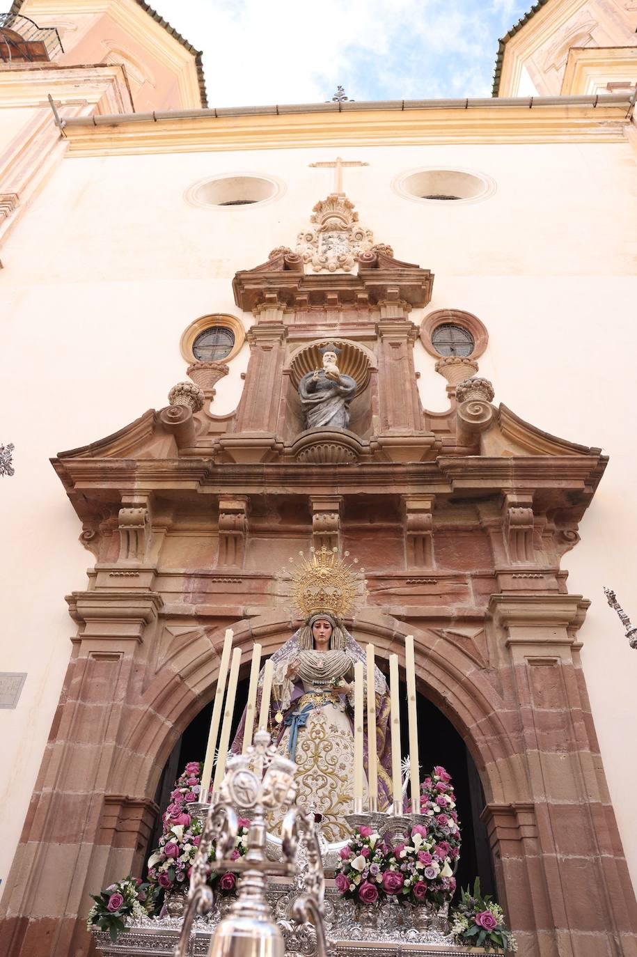 Traslado de los titulares de la Archicofradía de la Sangre desde la parroquia de San Felipe Neri a la casa hermandad, este domingo 26 de marzo