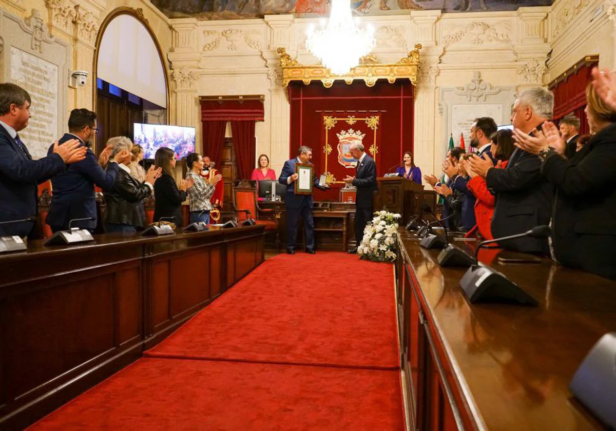 Fue en el cóctel de la medalla de la Ciudad a María Zambrano, donde el salchichón resultó ser de Córdoba.