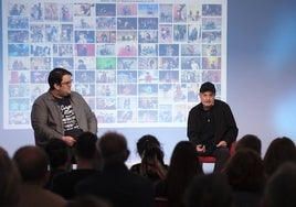 El redactor jefe de SUR, Alberto Gómez, junto al fotógrafo Miguel Trillo, en la tarde de este martes en La Malagueta.