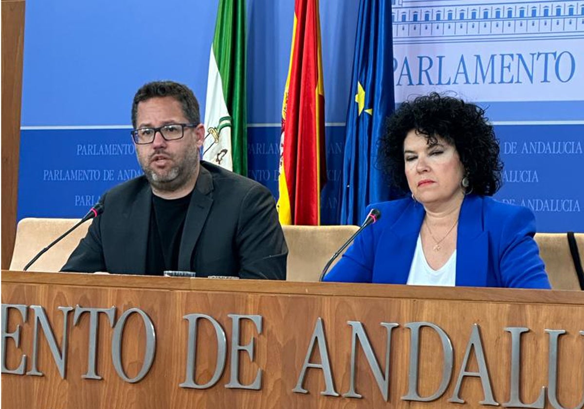 José Ignacio García y Maribel Mora, parlamentarios de Adelante Andalucía.