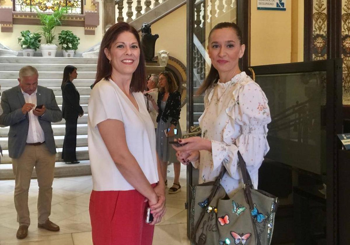 Noelia Losada y Elisa Pérez de Siles, en una foto de archivo al principio del mandato municipal cuando las relaciones eran más fluidas