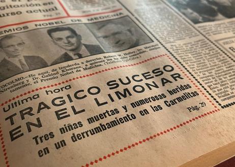 Imagen secundaria 1 - Arriba, Dolores señala la foto de la edición del 18 de octubre de 1968 que muestra el momento de su rescate, por la ventana. Abajo, la portada de aquel día y otra página de seguimiento del suceso, publicado en SUR.