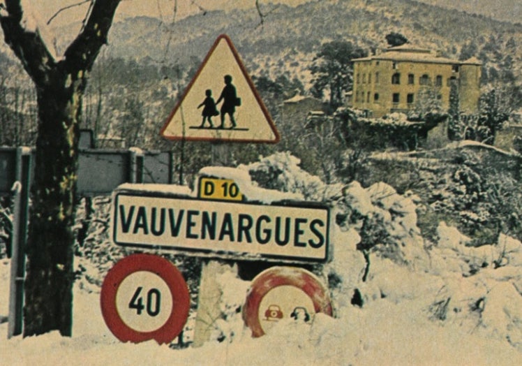 Al fondo, Castillo de Vauvenargues, donde fue enterrado Picasso un nevado abril de 1973.