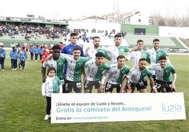 Un once inicial del Antequera este curso.