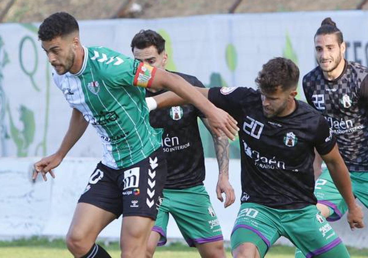 Luis Alcalde, ayer ante Mauro, excapitán del Antequera.