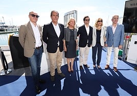 Autoridades durante la inauguración de los nuevos pantalanes flotantes.