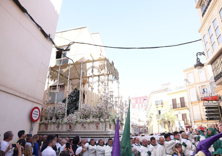 La Virgen del Amparo girando hacia calle Dos Aceras.