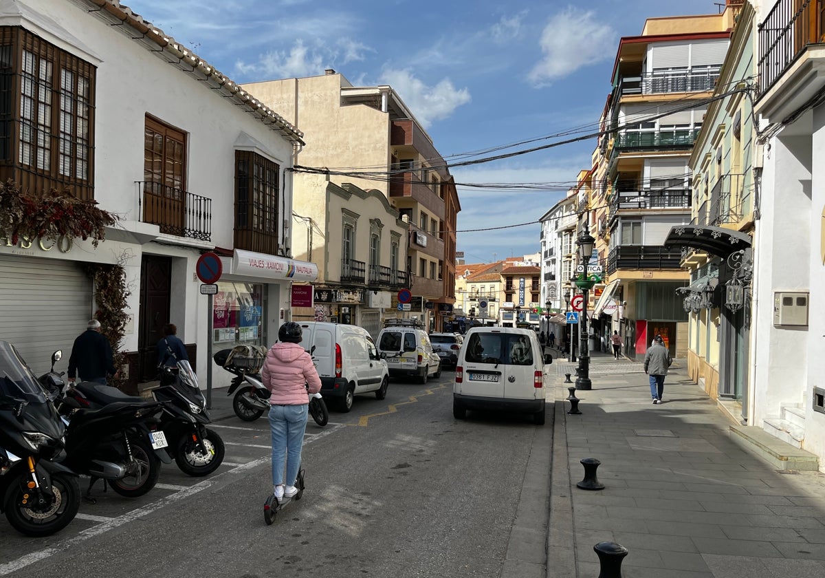 Imagen de la céntrica calle Canalejas de Vélez-Málaga.