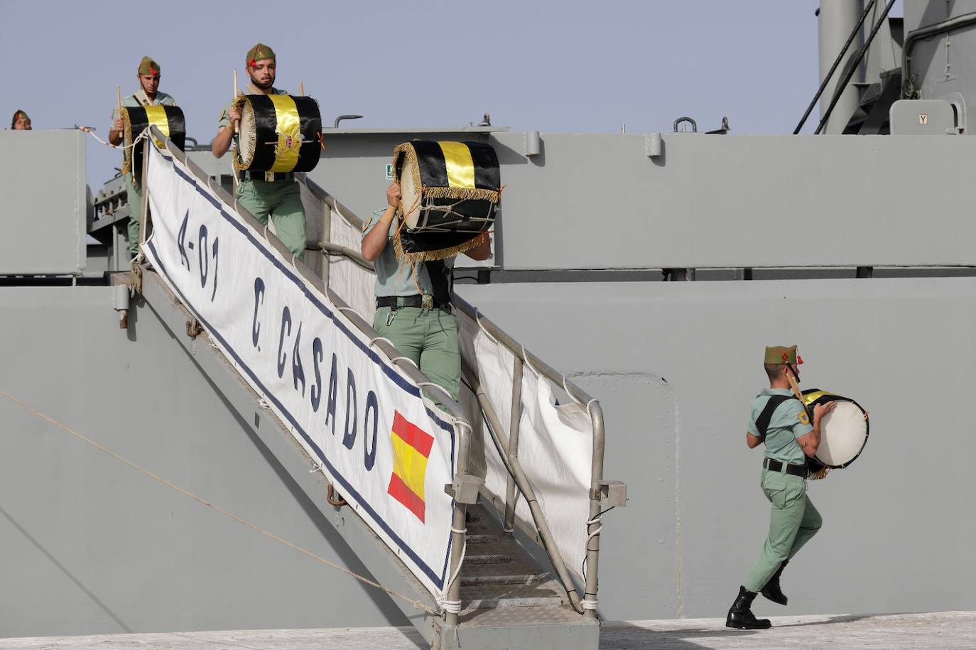 Las mejores fotos del desembarco de la Legión y del traslado del Cristo de Mena