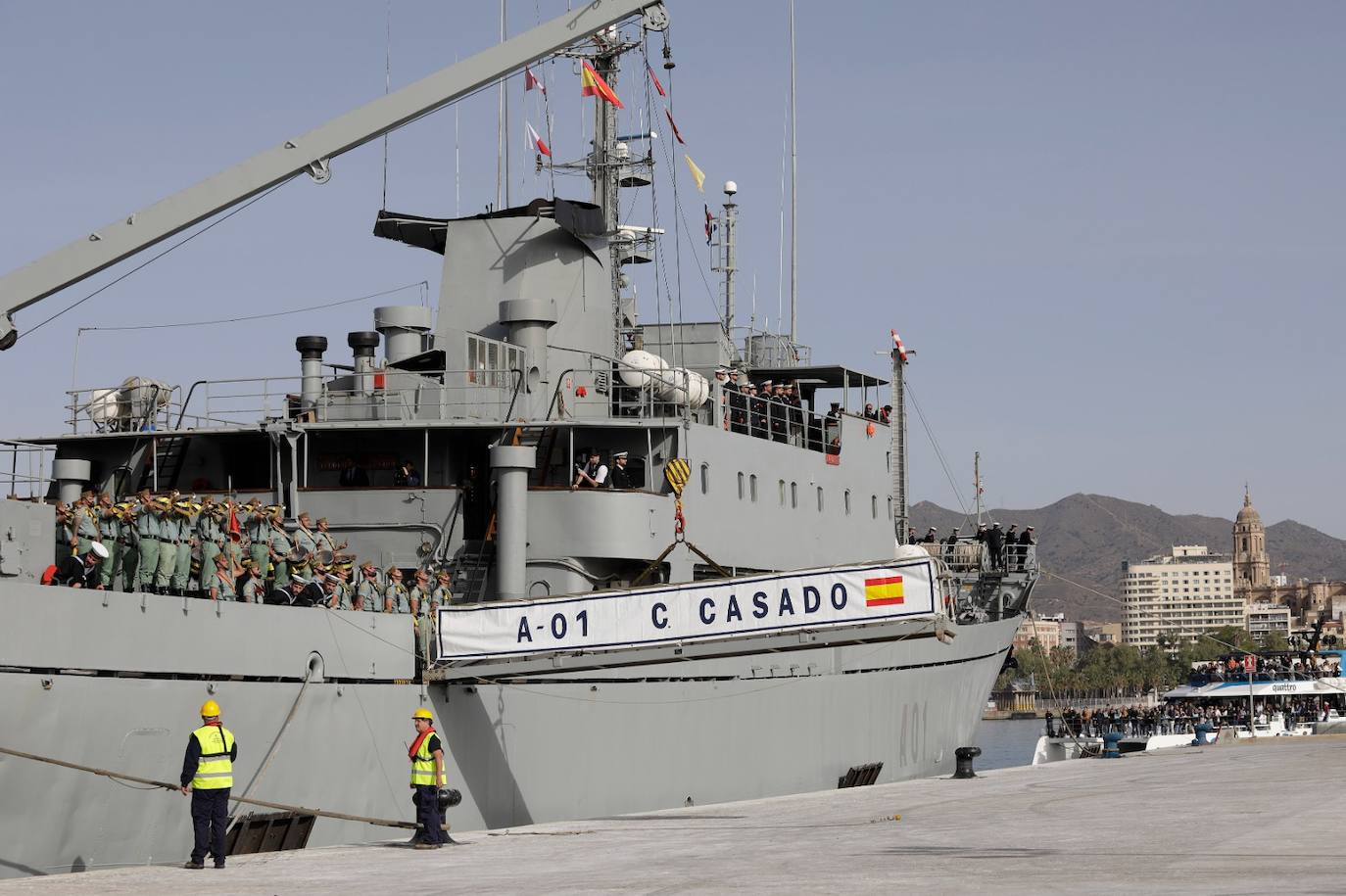 Las mejores fotos del desembarco de la Legión y del traslado del Cristo de Mena