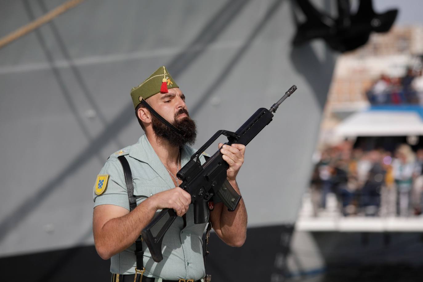 Las mejores fotos del desembarco de la Legión y del traslado del Cristo de Mena