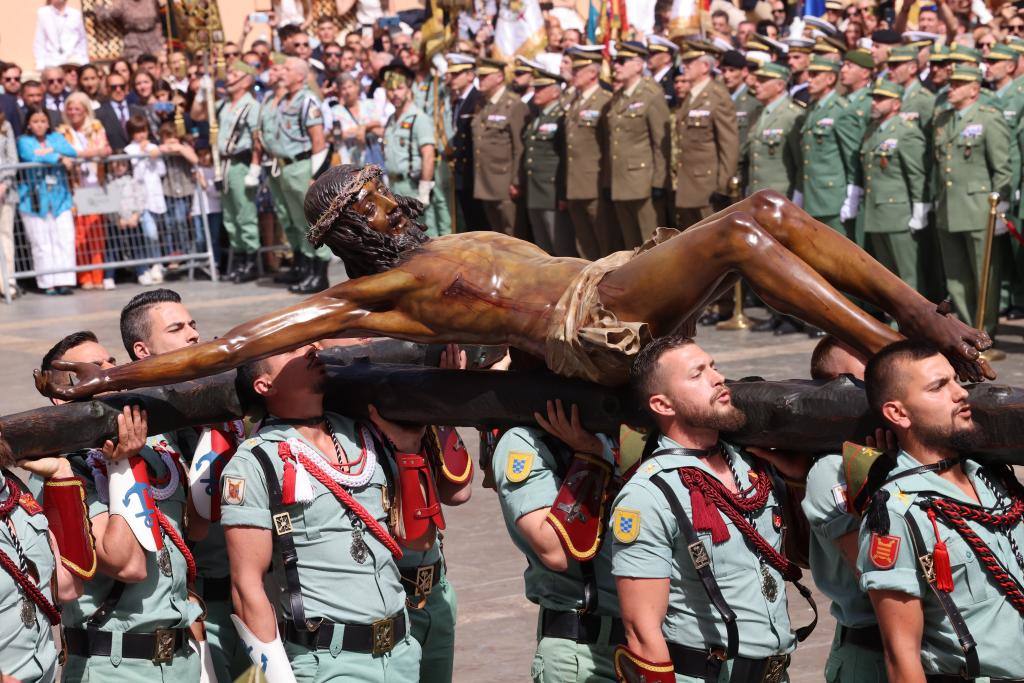 Las mejores fotos del desembarco de la Legión y del traslado del Cristo de Mena