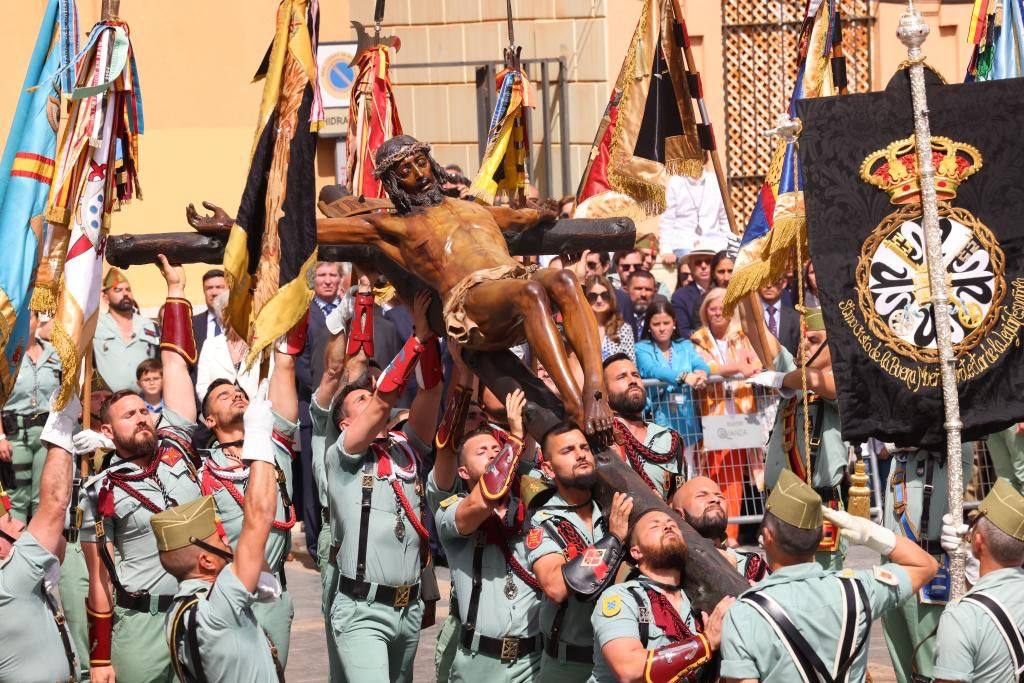 Las mejores fotos del desembarco de la Legión y del traslado del Cristo de Mena