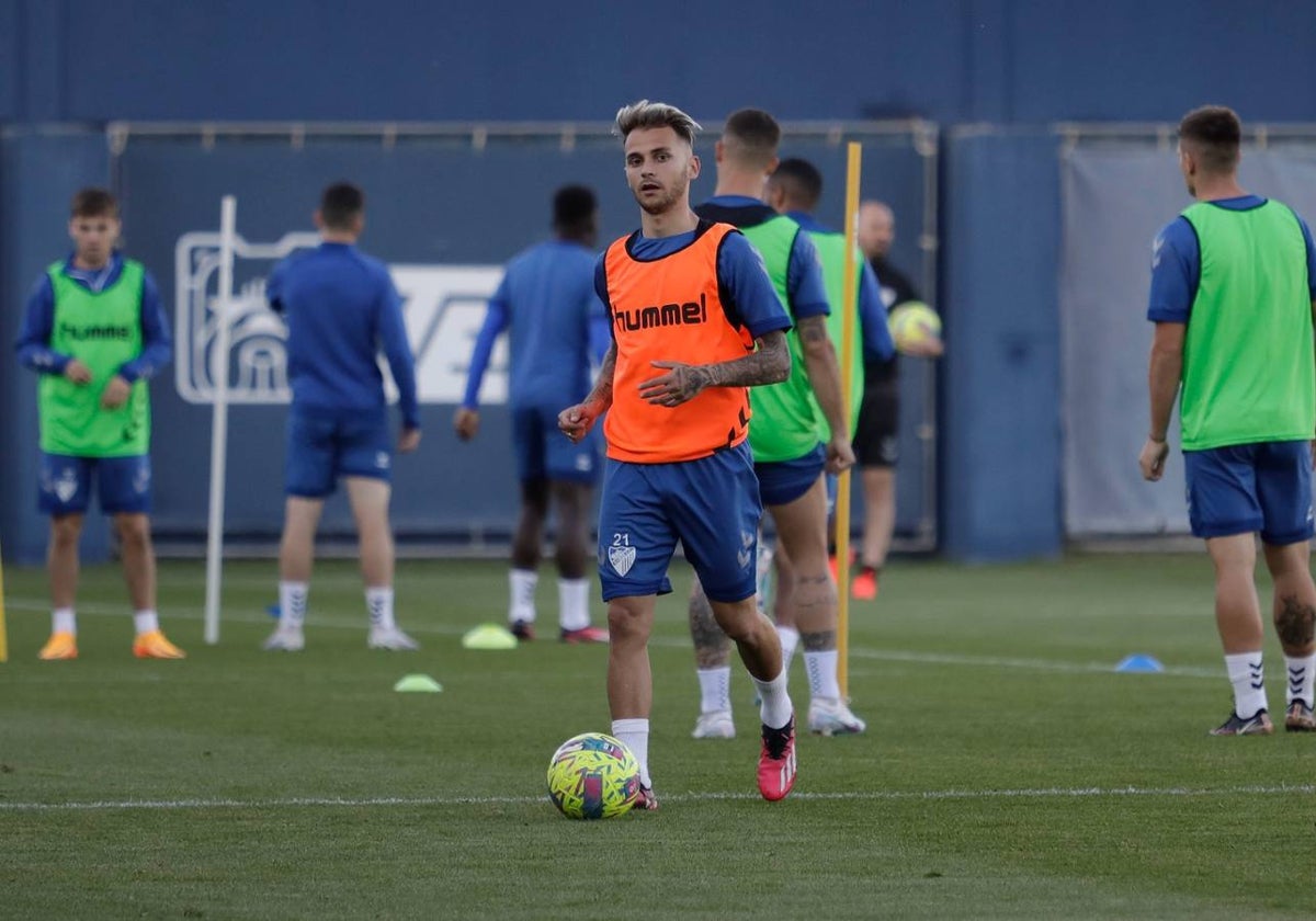 Fran Villalba, que vuelve tras cumplir sanción, en un entrenamiento.