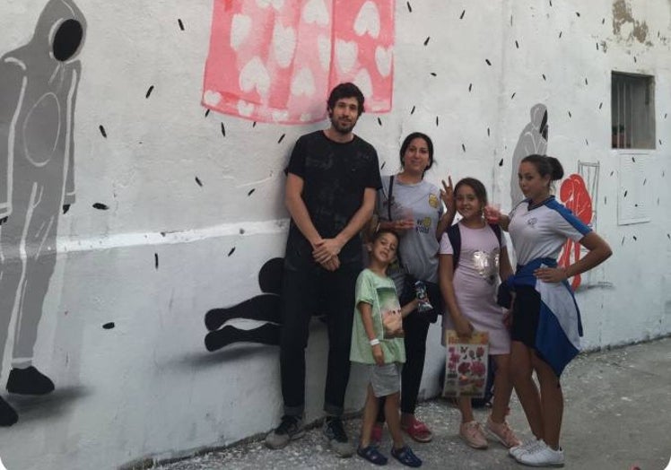 Una de las fachadas intervenidas con murales pintados por vecinos y artistas de la ciudad, este en calle Chinchilla.