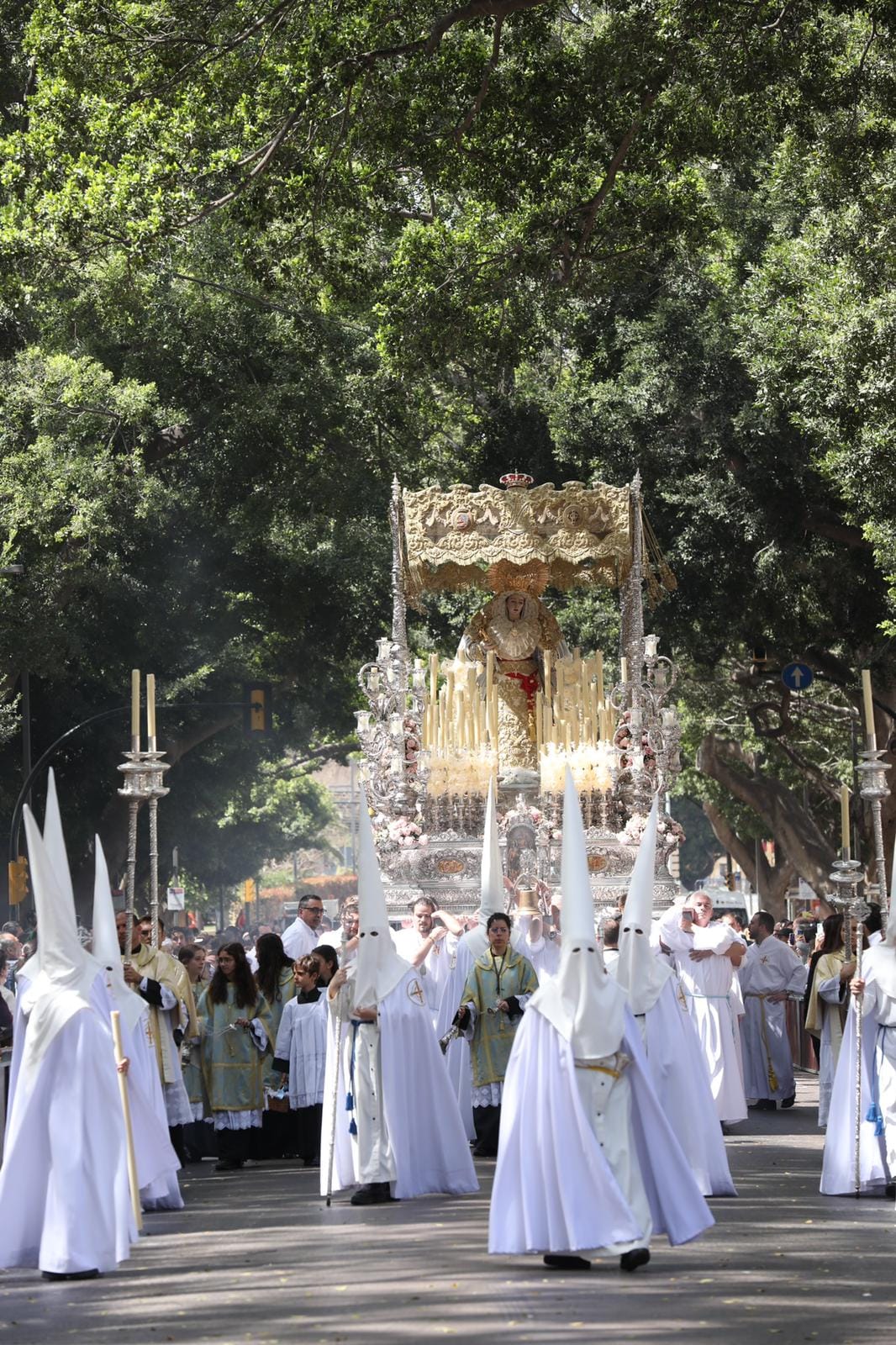 El Resucitado pone el broche a una Semana Santa plena