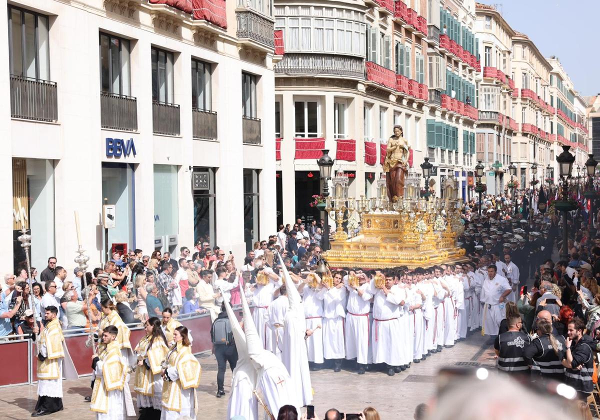 El Santísimo Cristo Resucitado por calle Larios.