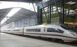 Retrasos en los trenes AVE con salida y llegada a Málaga por un tren averiado