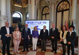 Acto de presentación de la tercera edición de las 'Becas Talento' de Fundación Málaga en el Salón de los Espejos del Ayuntamiento.