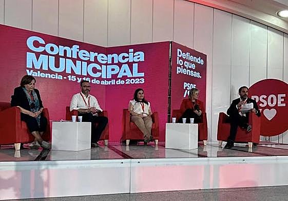 La mesa 'Buenas prácticas municipales' moderada por Daniel Pérez