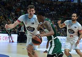 El conjunto malagueño afrontaba el choque con el respaldo de un Carpena que rozaba el lleno