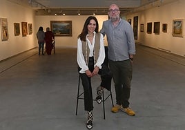 Lorena Codes y José Luis García, en la sala de exposiciones del Mirador del Carmen, con obras de la Colección Carmen Thyssen-Bornemisza.