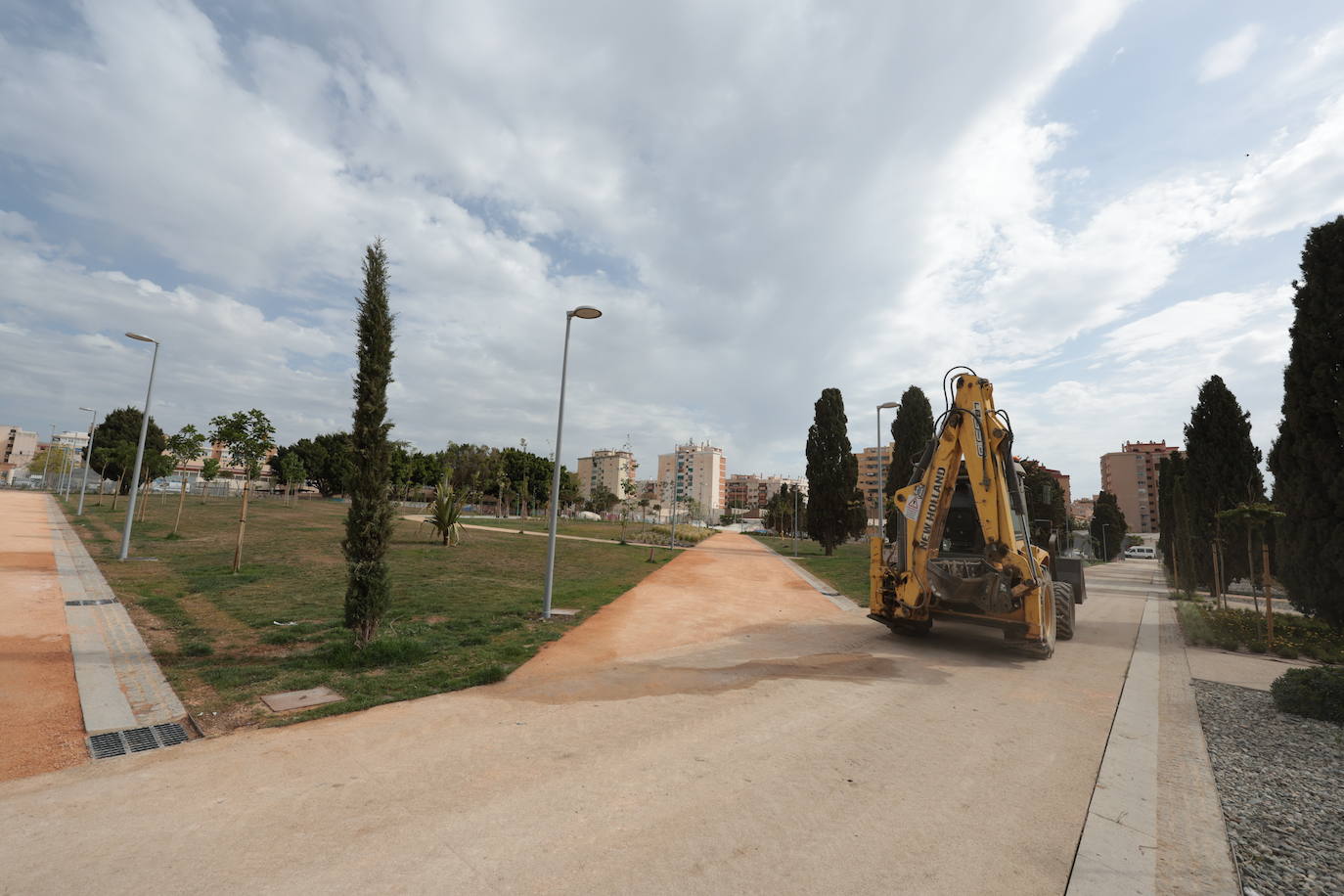 El parque de San Rafael empieza a brotar en Málaga tras casi una década de obras