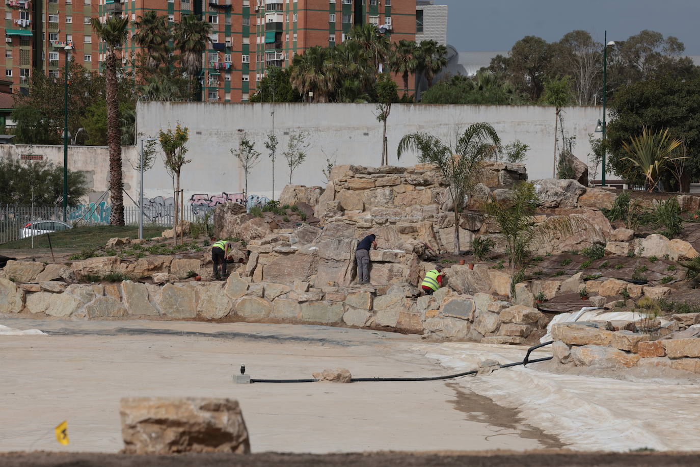 El parque de San Rafael empieza a brotar en Málaga tras casi una década de obras