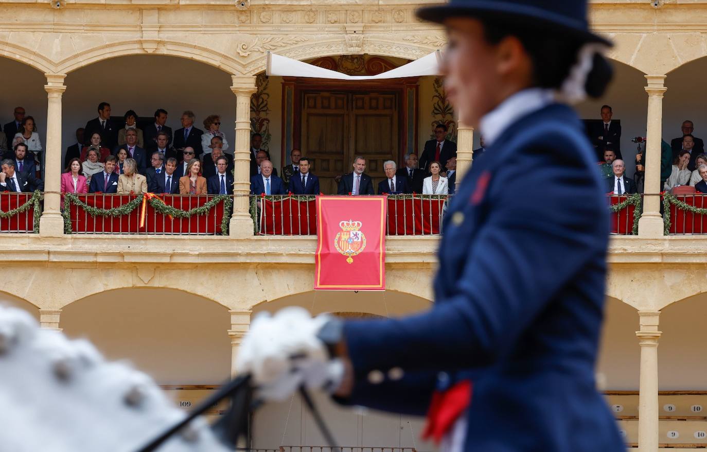 El rey Felipe VI se da un baño de multitudes a su llegada a Ronda