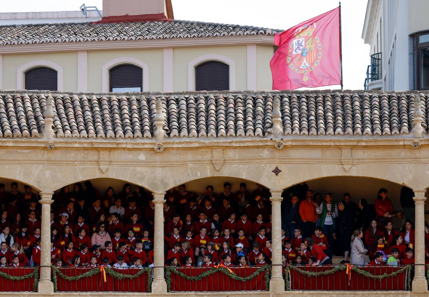 El rey Felipe VI se da un baño de multitudes a su llegada a Ronda