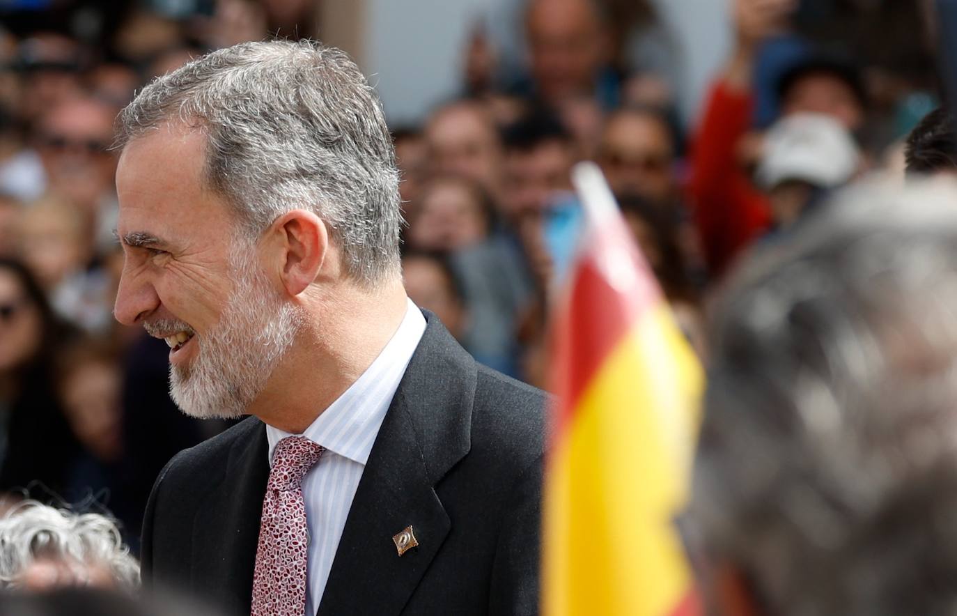 El rey Felipe VI se da un baño de multitudes a su llegada a Ronda