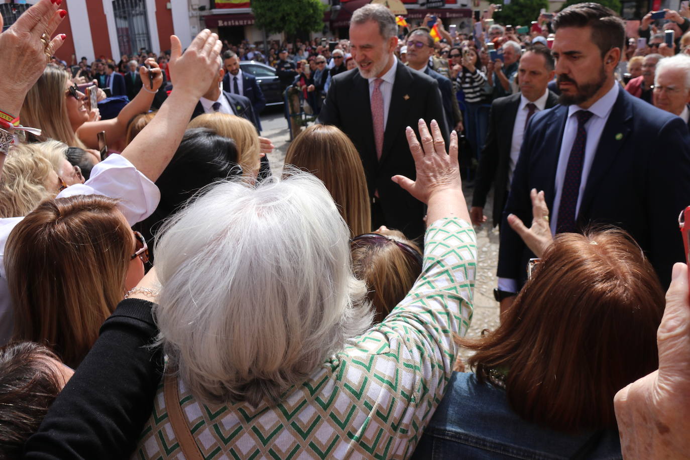 El rey Felipe VI se da un baño de multitudes a su llegada a Ronda