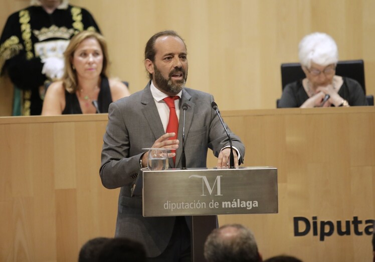 Juan Cassá: el concejal de moda en Málaga también es 'influencer' de habanos