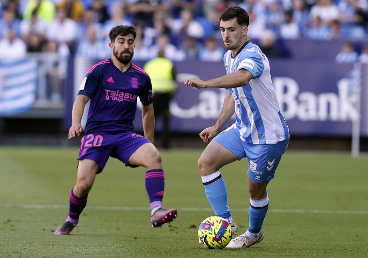 Ramón controla el balón en un momento del último partido contra el Cartagena en La Rosaleda.