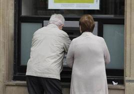 Los mayores de 55 años que acceden 'online' a contenidos de banca se disparan un 35% en tres años