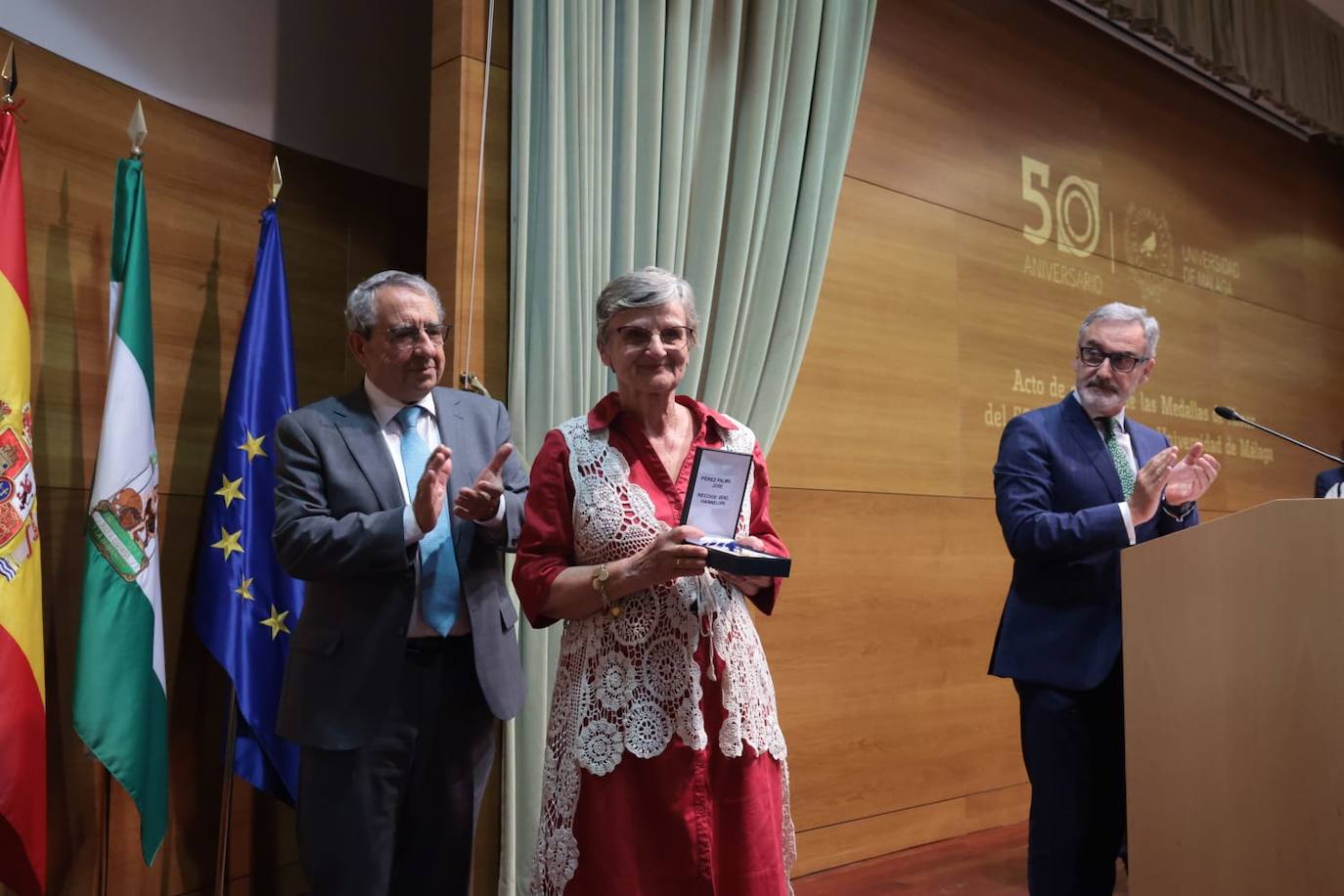 El primer presidente del Consejo Social estuvo en el cargo entre 1987 y 1992. Fallecido, recogió la medalla su viuda, Hannelore Benz.