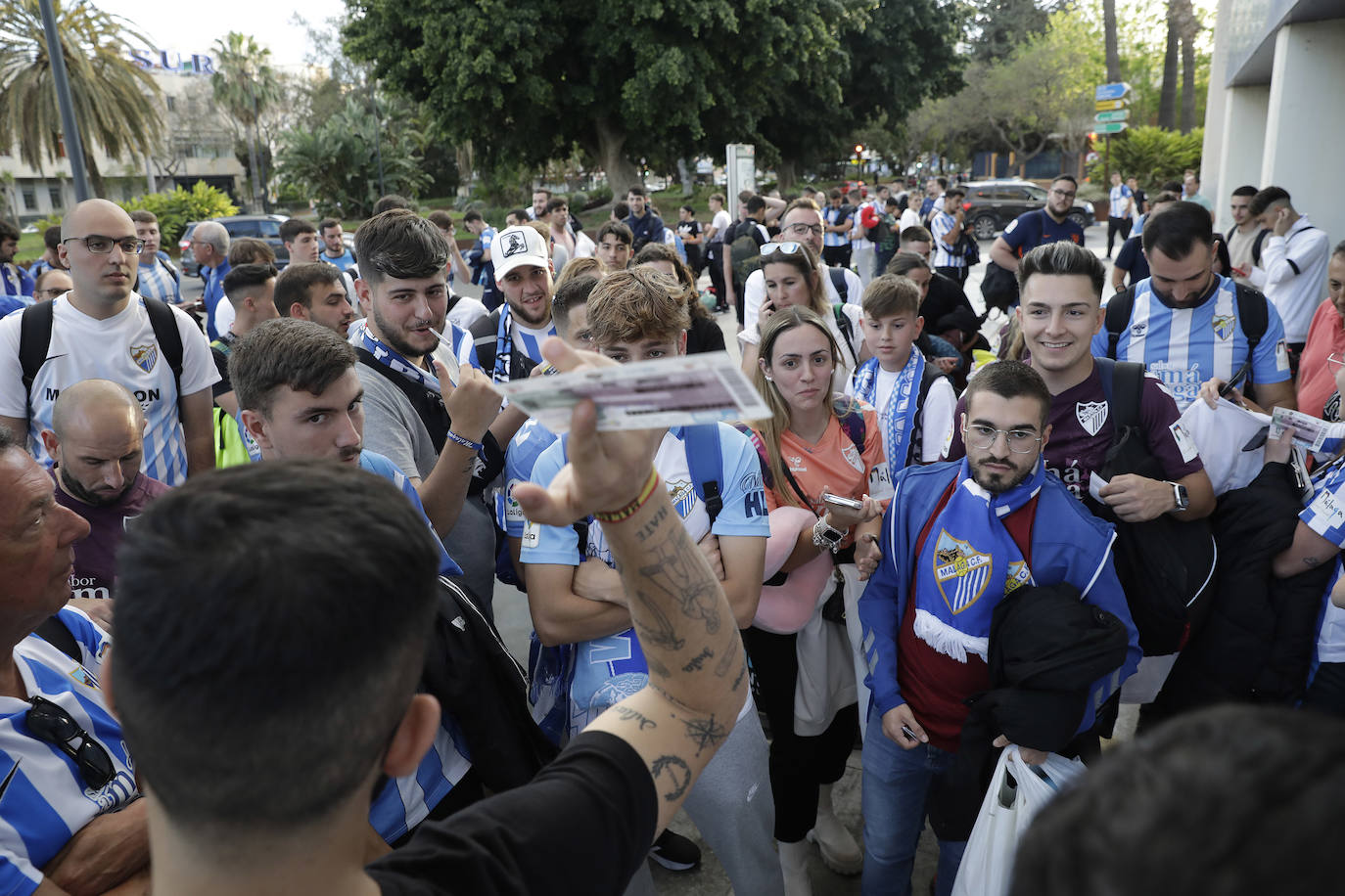 Los aficionados del Málaga parten con ilusión a Lugo