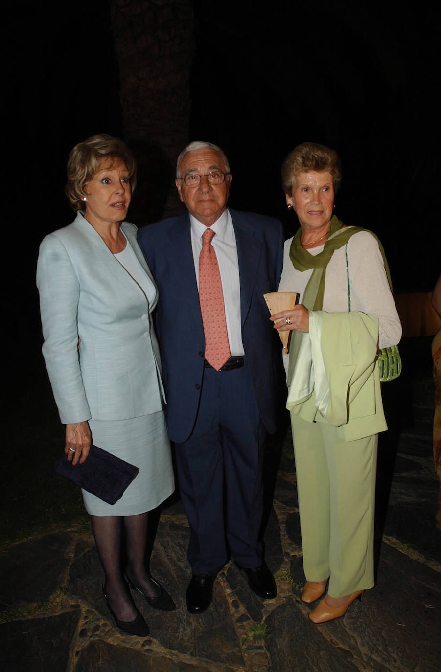 Gala de Unicef, en los jardines del hotel Incosol de Marbella, para recaudar fondos para ayudar a los niños necesitados. En la foto, Laura Valenzuela y Emilio Aragón «Miliki» con su esposa
