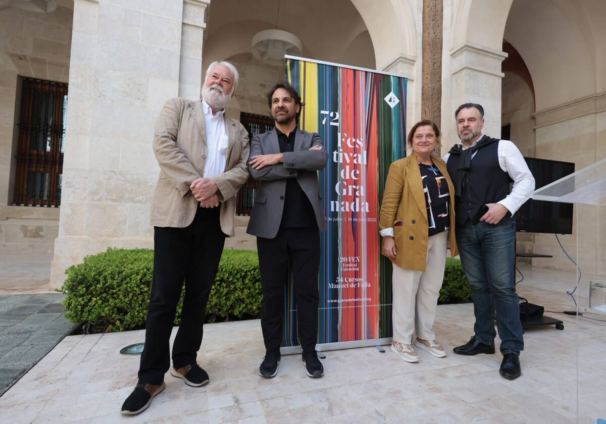 El director del Festival de Granada y Carlos Álvarez, a los extremos, con el director general de Patrimonio Histórico y la directora del Museo de Málaga.