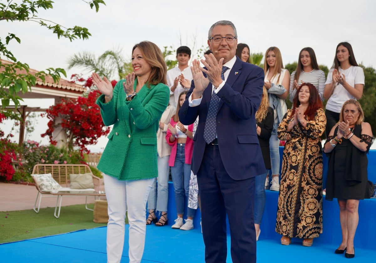 Patricia Navarro y Francisco Salado, este viernes en el acto preelectoral.