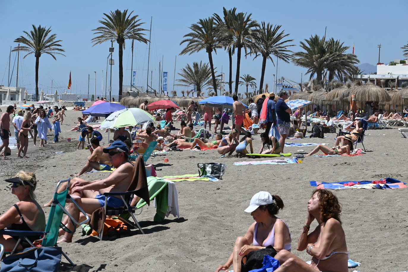 Lleno en playas y chiringuitos de Málaga en el puente de mayo