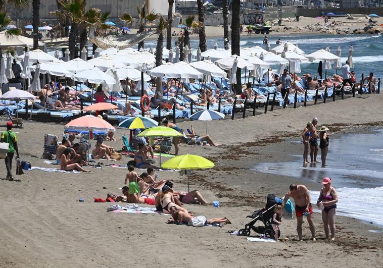 Lleno en playas y chiringuitos de Málaga en el puente de mayo