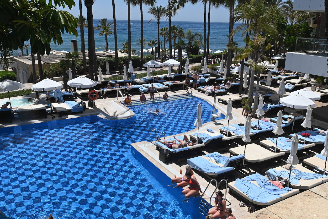 Lleno en playas y chiringuitos de Málaga en el puente de mayo