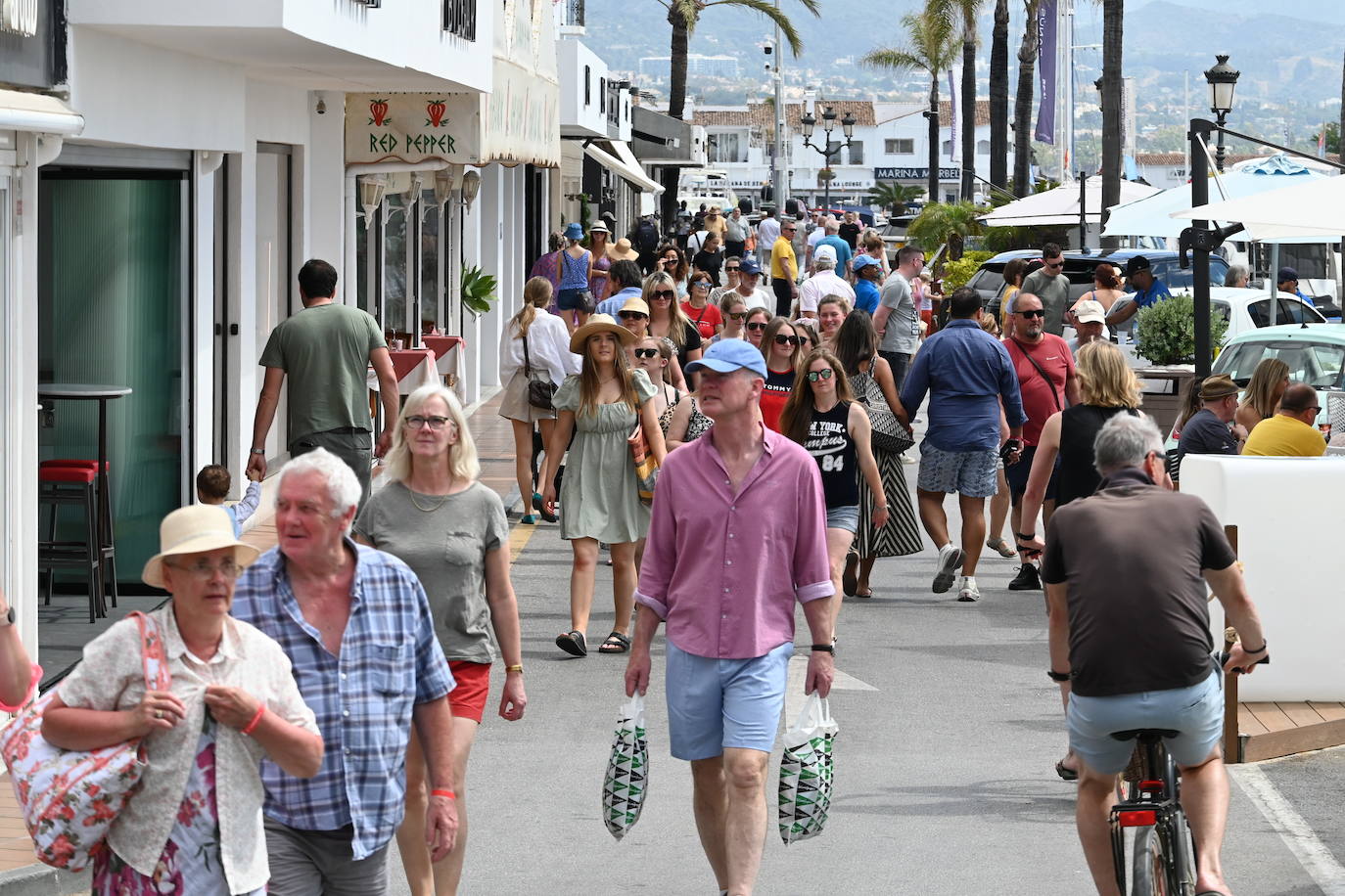 Lleno en playas y chiringuitos de Málaga en el puente de mayo