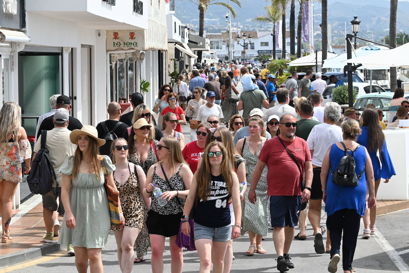 Lleno en playas y chiringuitos de Málaga en el puente de mayo