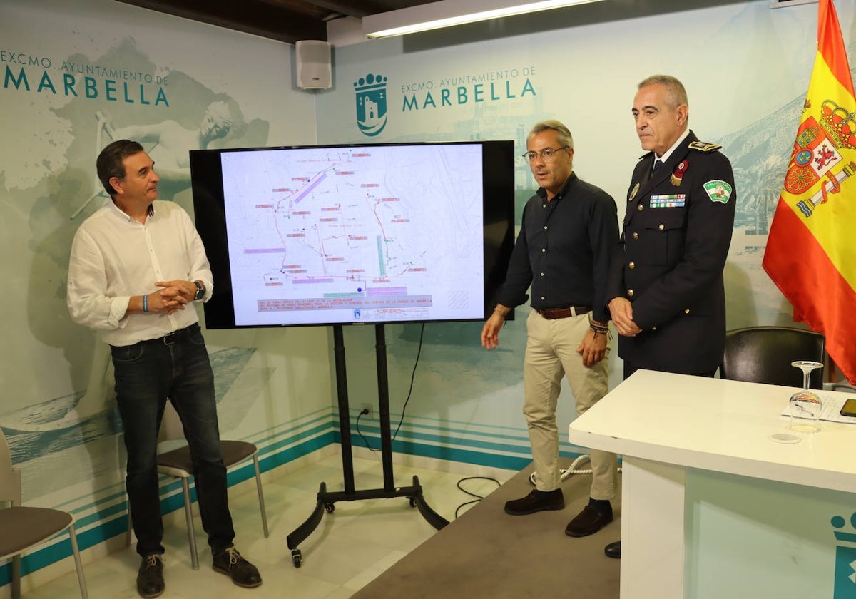 El portavoz del PP, Javier Romero, el concejal de Seguridad, José Eduardo Díaz, y el jefe de la Policía Local, Javier Marín.