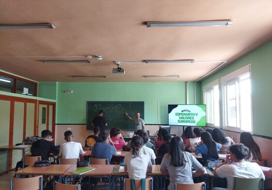 Alumnado de primer curso de Bachillerato del IES Almenara, en una de las clases.