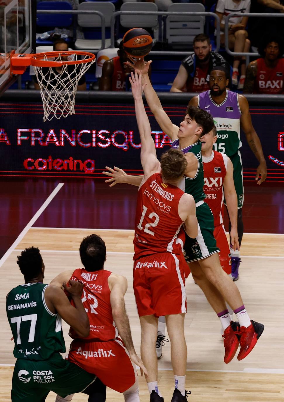 La victoria del Unicaja ante el Manresa, en imágenes