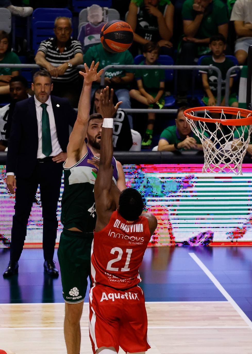 La victoria del Unicaja ante el Manresa, en imágenes