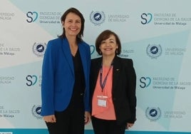 La decana de la Facultad de Ciencias de la Salud, Noelia Moreno, y la directora del grado de Enfermería, Isabel Morales.